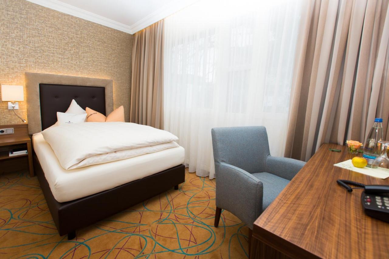 ויינגרטן Akzent Hotel Restaurant Altdorfer Hof מראה חיצוני תמונה