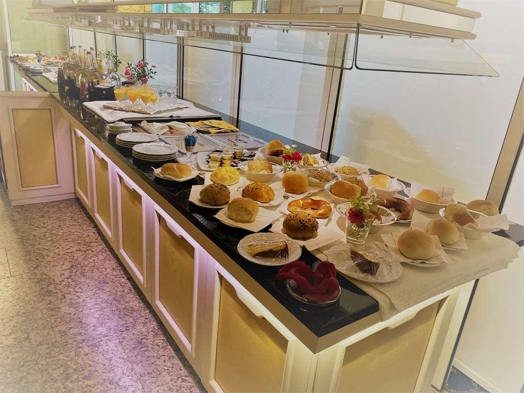 ויינגרטן Akzent Hotel Restaurant Altdorfer Hof מסעדה תמונה