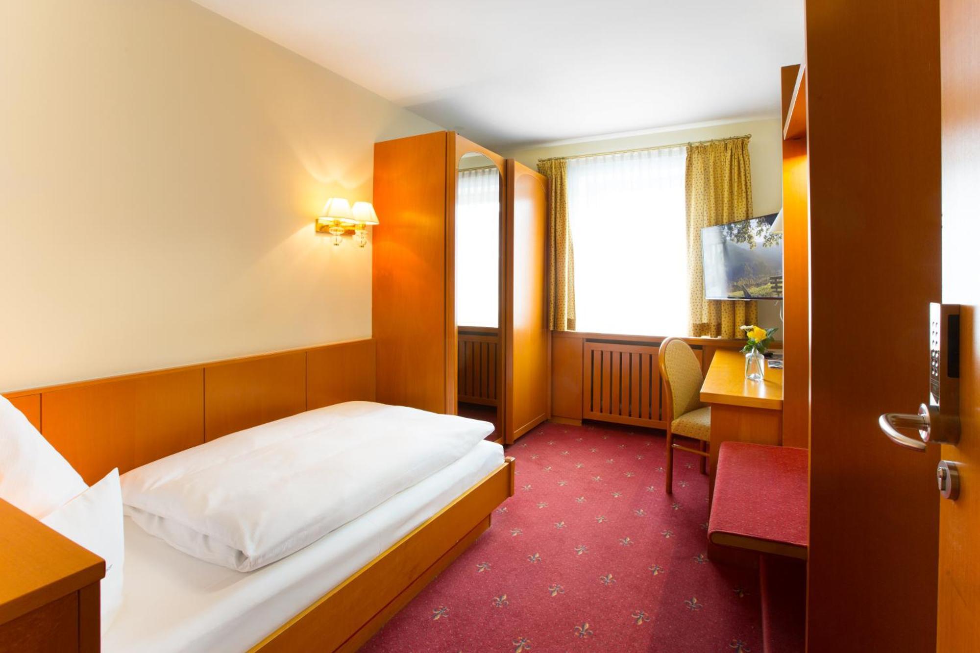ויינגרטן Akzent Hotel Restaurant Altdorfer Hof מראה חיצוני תמונה