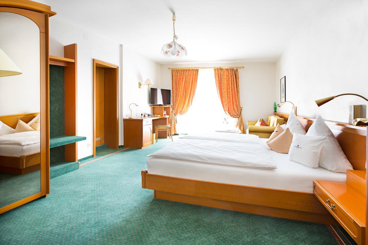 ויינגרטן Akzent Hotel Restaurant Altdorfer Hof מראה חיצוני תמונה