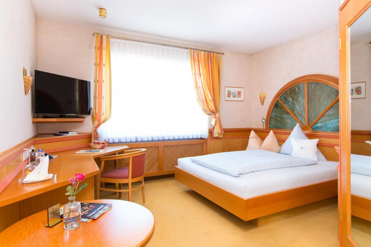 ויינגרטן Akzent Hotel Restaurant Altdorfer Hof מראה חיצוני תמונה